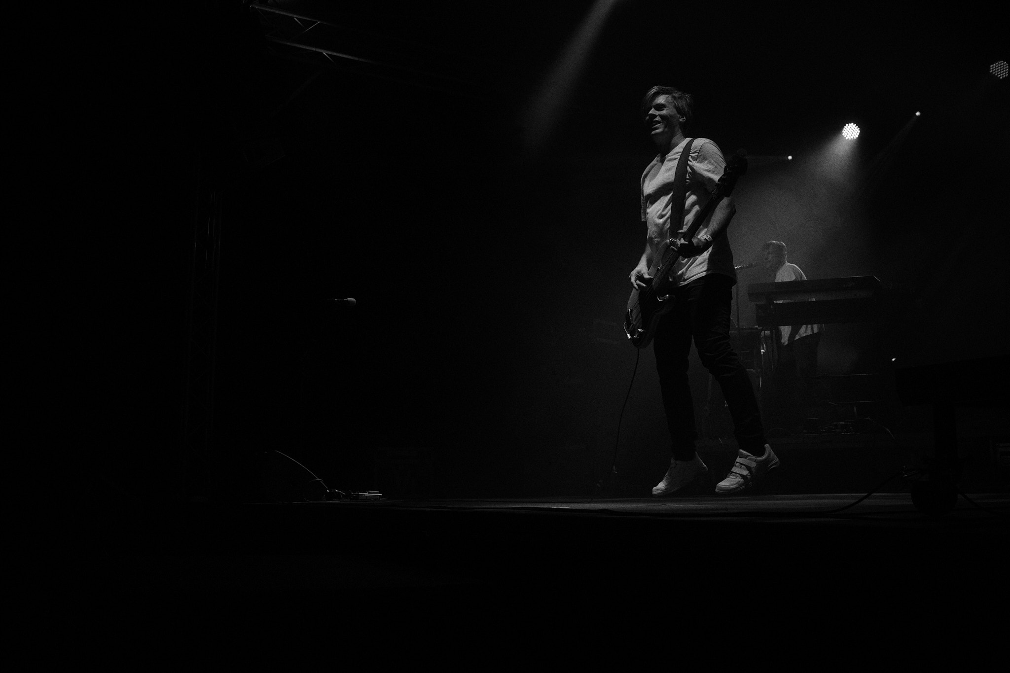 Black and white photo of Tat Bojs performing at Veseli nad Moravou