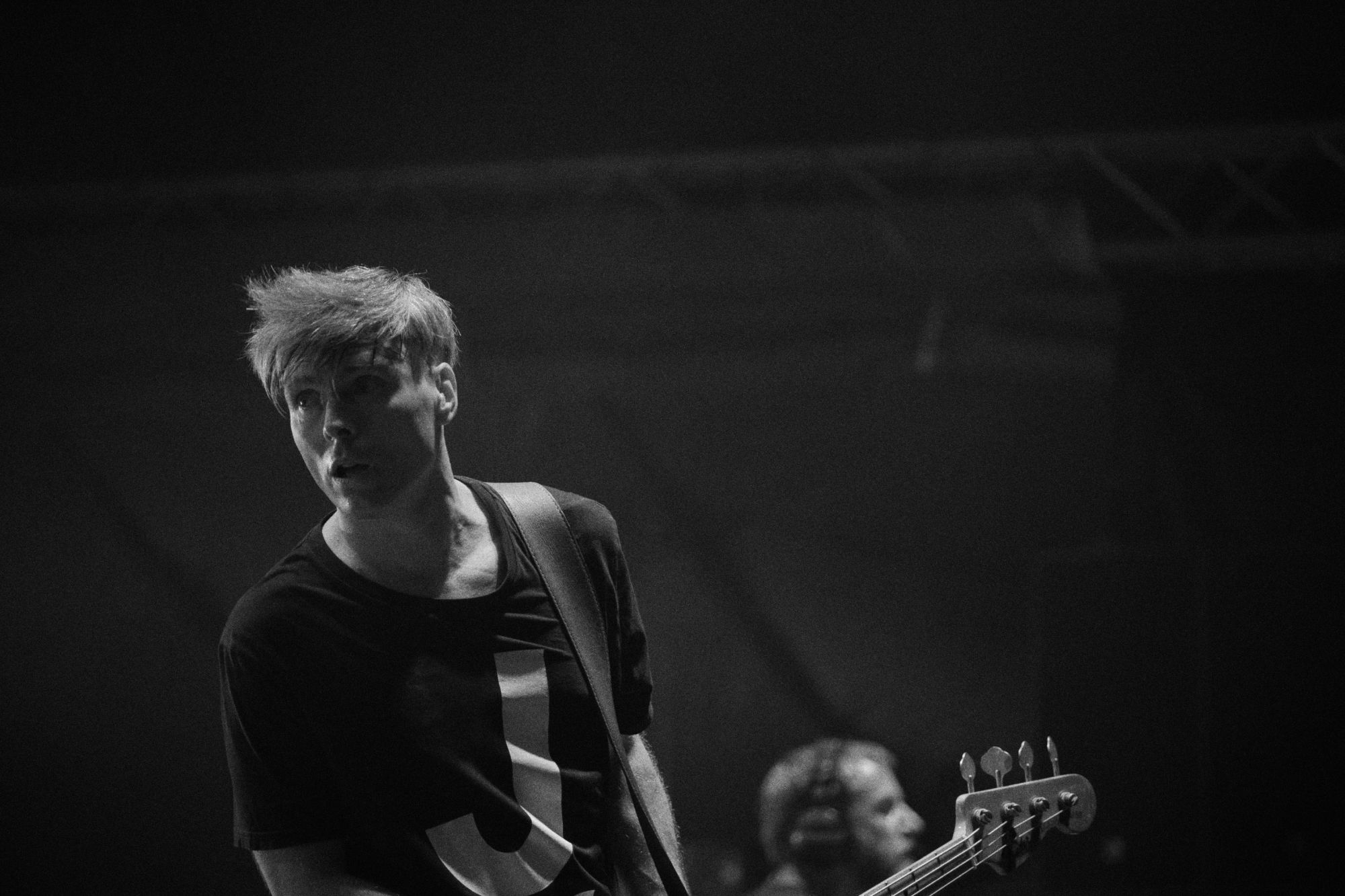 Black and white photo of Mardusa from Tata Bojs performing live at Rock for Churchill