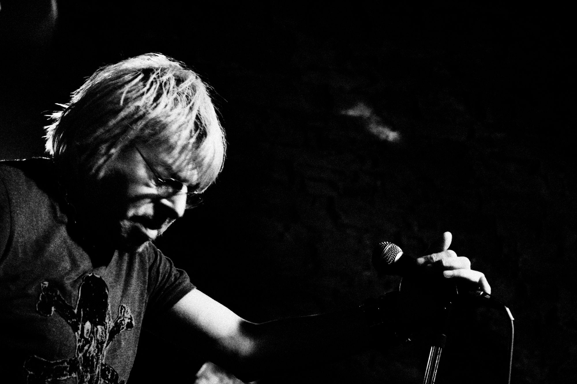 Black and white photo of UK Subs & TV Smith concert in Valasske Mezirici